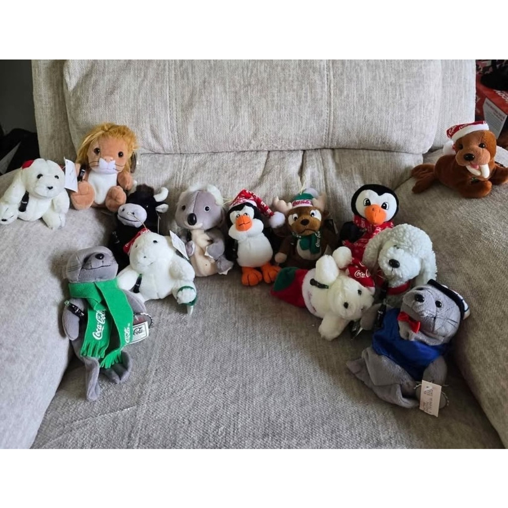 Lot of (13) COCA COLA INTERNATIONAL COLLECTION Bean Bag Plush 1999 Coke